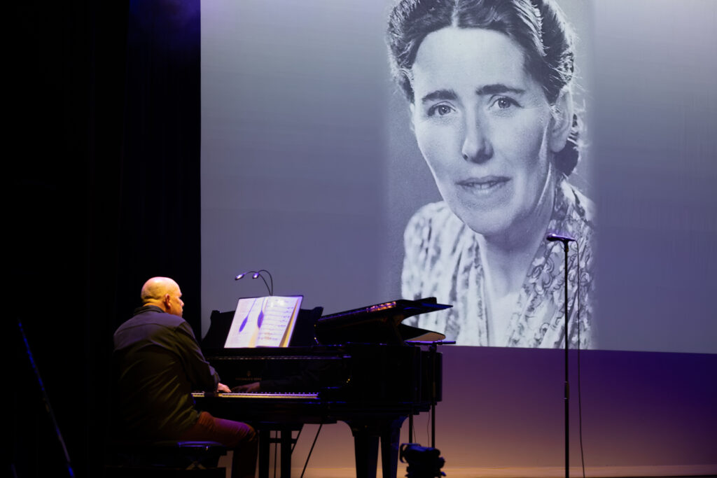Voorstelling Haar naam is Hanna. Verzetsvrouw Hanna van de Voort Tienray. Egbert Derix Geert van den Munckhof Marion Vervoort