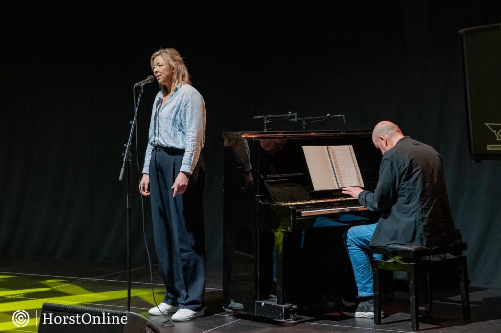 Marion Vervoort zangeres live in Gasthoês Horst
